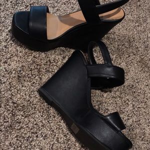 Black Wedges